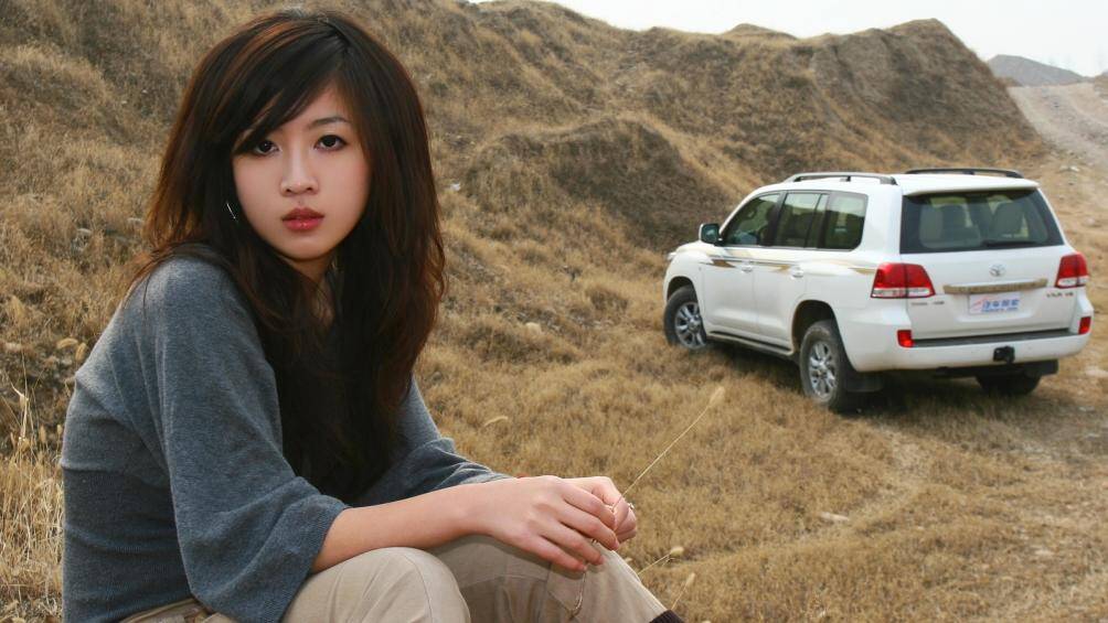 Khuôn mặt V Line hoàn hảo và sự khỏe khoắn của chiếc xe như được tôn lên trong khung cảnh hùng vĩ