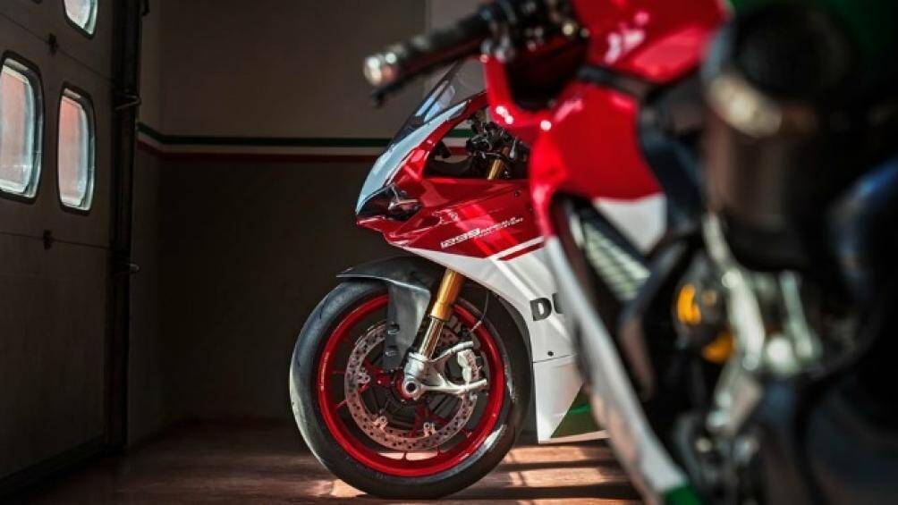 Khối động cơ này rất đặc biệt với bộ valve và bộ nạp động cơ đều làm từ vật liệu titan