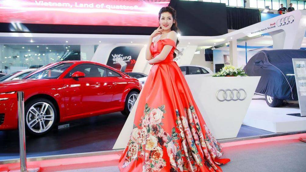 Với vẻ đẹp quý phái của mình Tú Anh đã được mời làm đại sứ thương hiệu cho mẫu xe sang Audi A4 kể từ năm 2014