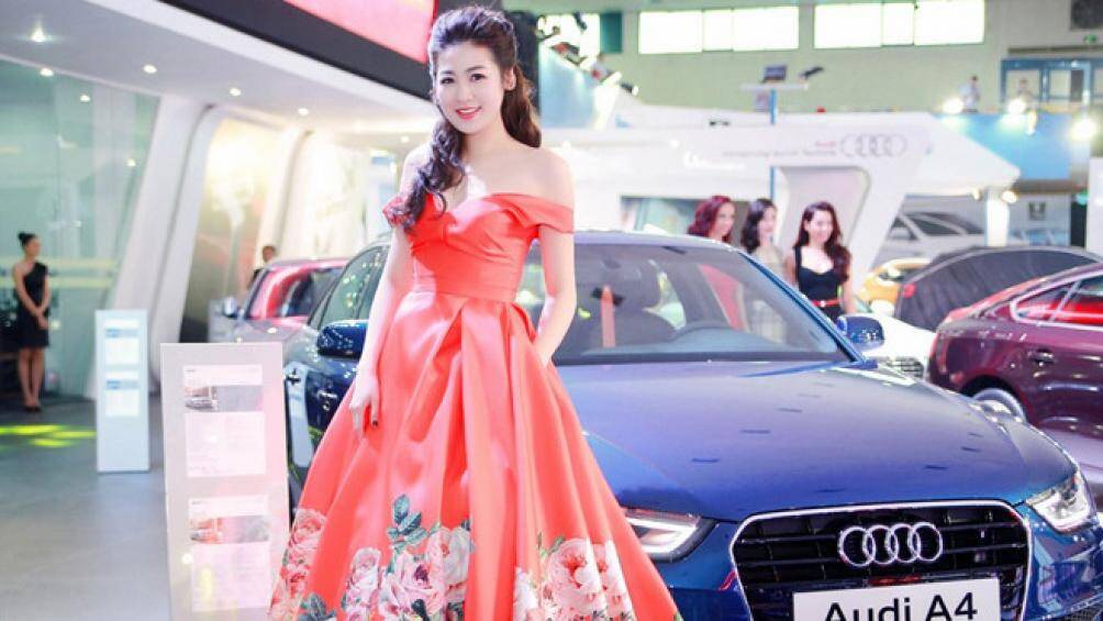 Cô thường xuyên xuất hiện bên mẫu xe này kể từ năm 2015 đến nay