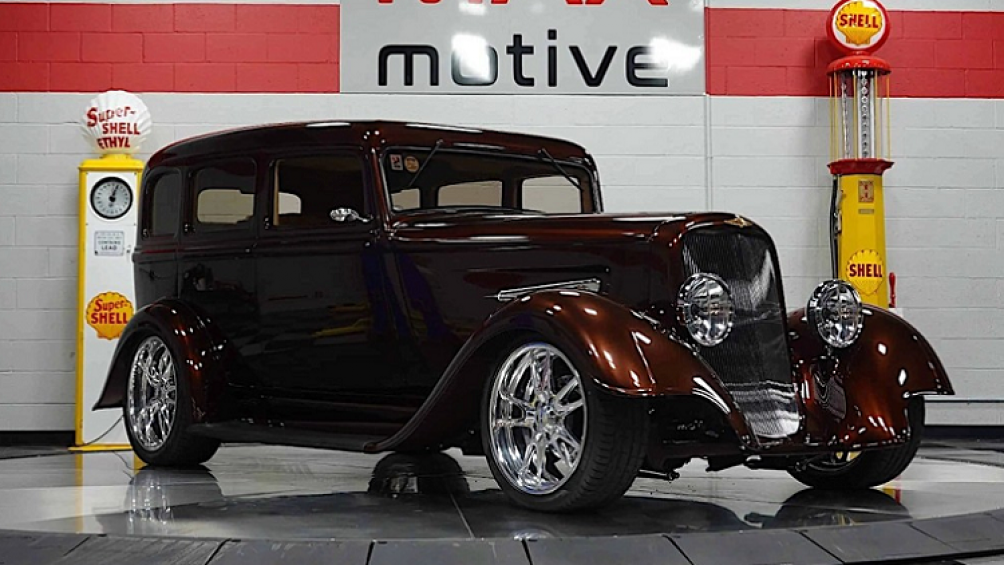 Để khiến nó trở nên đẹp đẽ bóng bẩy như ngày hôm nay, rất nhiều công xưởng độ xe đã phải hợp lực làm một bộ phận khác nhau của xe