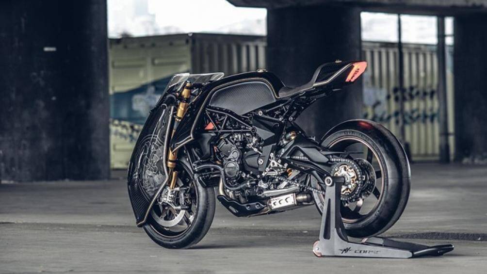 Nhà thiết kế Đài Loan đã khéo léo áp dụng ý tưởng này lên chiếc MV Agusta Brutale 800 RR và đặt tên nó là "Ballistic Trident"