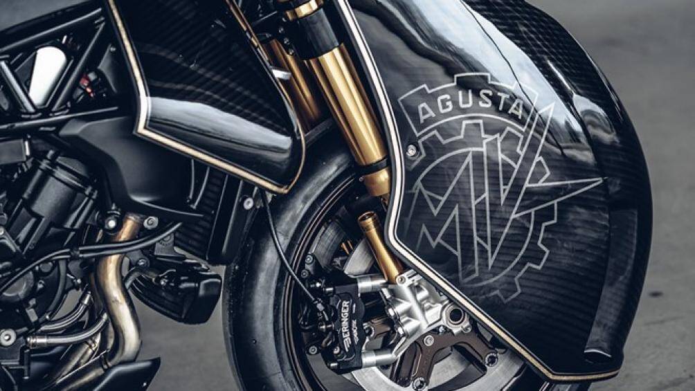 Ngoài ra chiếc Ballistic Trident còn được trang bị hệ thống treo cực chất với phuộc upside-down trước Ohlins FGR 88 và treo sau Ohlins TTX