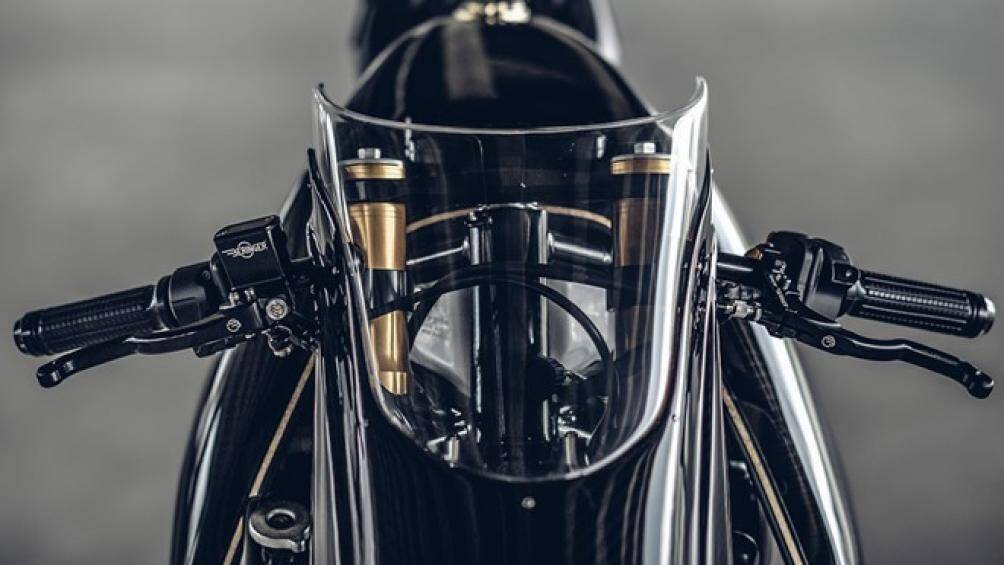 Hiểu được điều đó Winston Yeh đã rất tinh tế khi thay đổi bộ ghi đông clip-on ngắn hơn cùng bộ quây có thiết kế gọn gàng