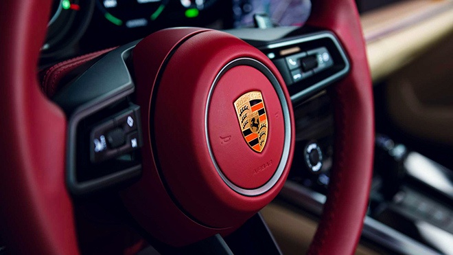 Mẫu xe Porsche 911 Targa 4S Heritage Edition được trang bị khối động cơ cho công suất 444 mã lực