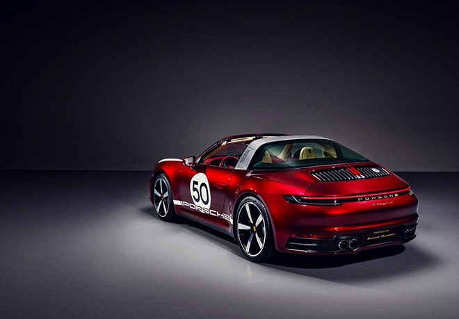 Chiếc Targa 4S Heritage Edition sở hữu nước sơn màu Cherry metallic