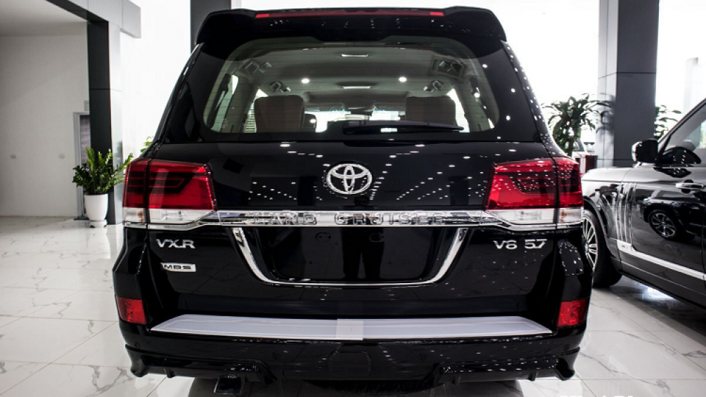 Mới đây chiếc Toyota Land Cruiser 2020 mới bản độ 4 ghế vừa về Việt Nam, chiếc xe này có một số khác biệt so với phiên bản sản xuất năm 2019