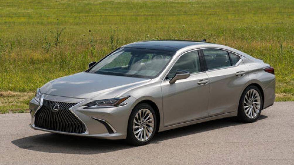 4. Lexus ES 2020