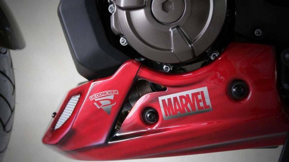 Trong đó, chiếc MT-07 mang phong cách Iron Man có dàn áo màu đỏ vàng với các bộ tem đặc biệt, mô phỏng lại bộ giáp sắt công nghệ cao của tỷ phú Tony Stark