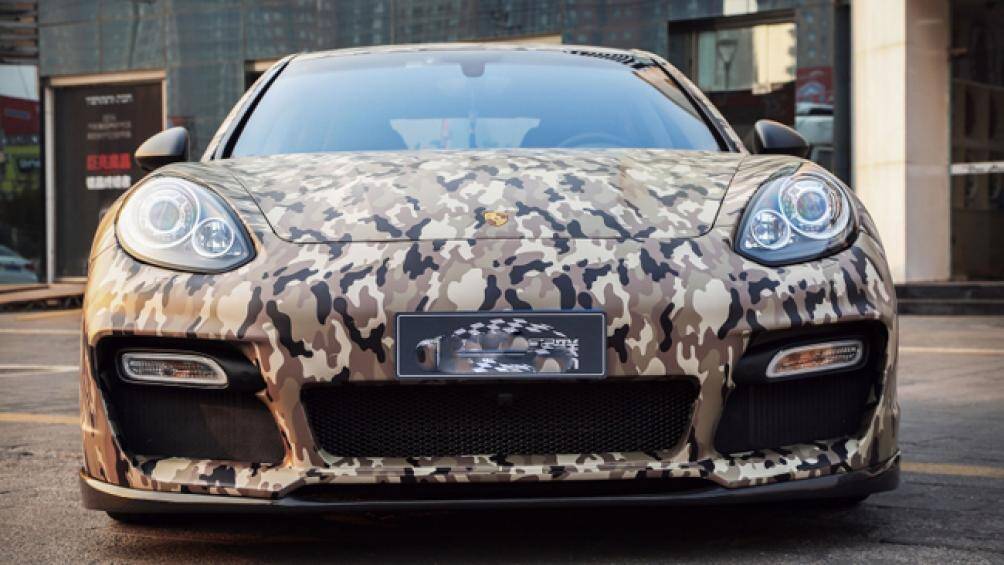 Tại Việt Nam chiếc Panamera, phiên bản V6 3.0 lít, thuộc thế hệ mới và có giá bán từ 4,5 tỷ đồng