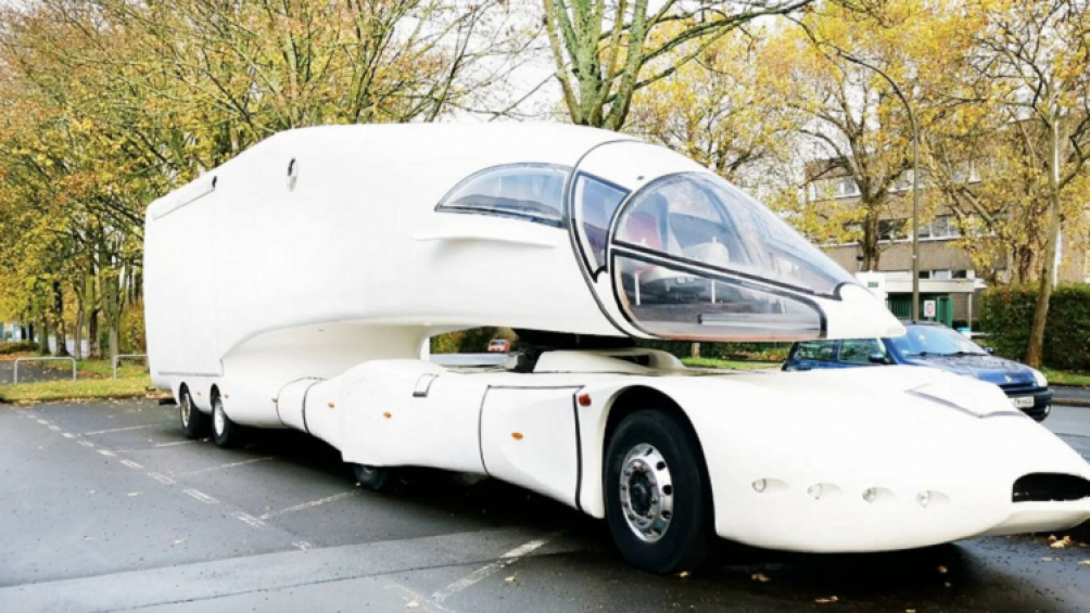 Siêu xe tải Innotruck được biết đến vào năm 2012 tại hội chợ thương mại quốc tế MobiliTec ở Đức