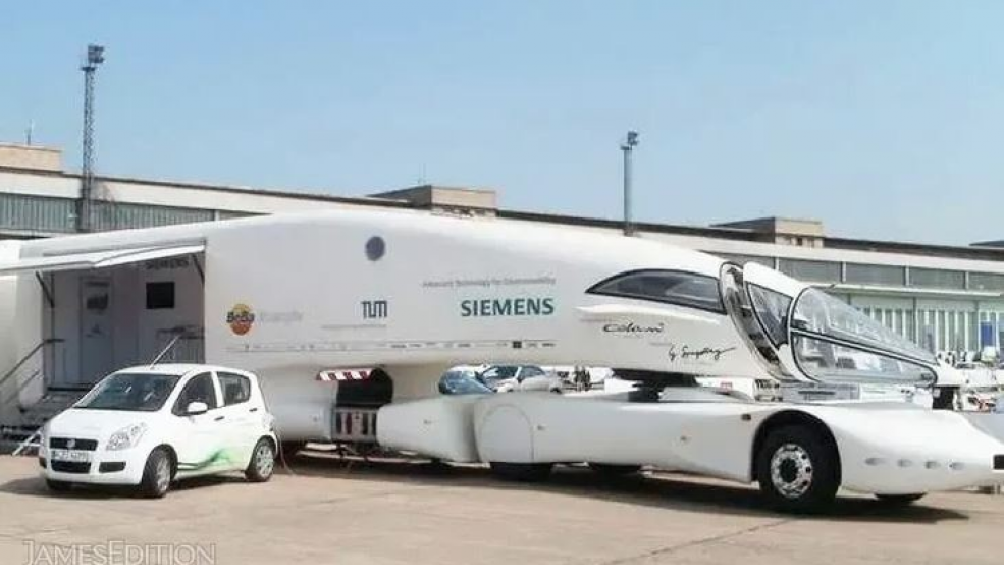 Innotruck có trang bị một động cơ chạy dầu được chuyển đổi thành bộ gia tăng cự li di chuyển và nhiều mô tơ điện để tạo lực đẩy chiếc xe to lớn đi mọi nơi