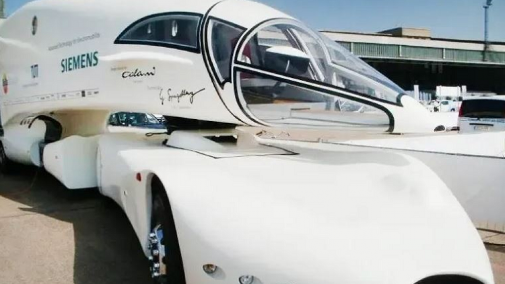 Chỉ có hai chiếc siêu xe tải Innotruck từng được chế tạo trong lịch sử, và một trong số chúng giờ đây đang được chào bán thông qua trang web James Edition