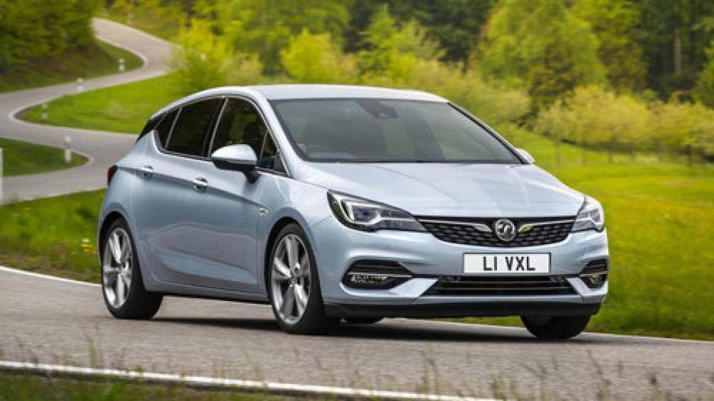 10. Opel Astra (doanh số: 2.535 chiếc)