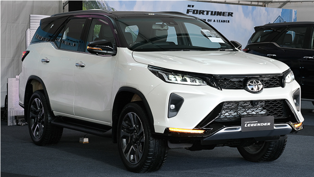 Toyota Fortuner 2021 mới được cho ra mắt tại Thái Lan với 2 cấu hình thường và Legender. Trong đó, bản Legender gây chú ý với phần đầu thiết kế đẹp mắt