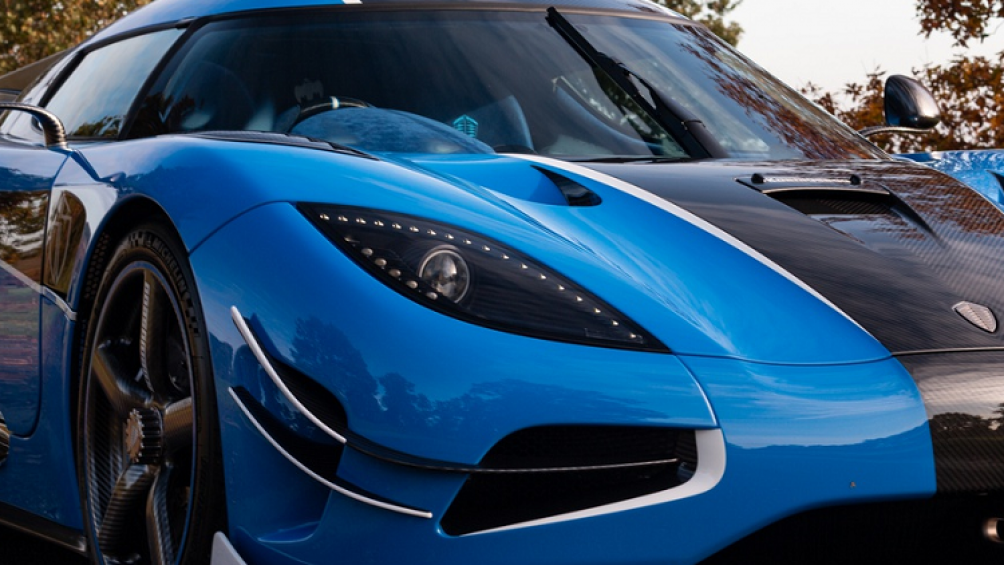 Koenigsegg Agera RSN được trang bị phanh gốm carbon và bộ mâm sợi carbon siêu nhẹ, chiếc hypercar này đã lăn bánh tổng cộng 11.100 km