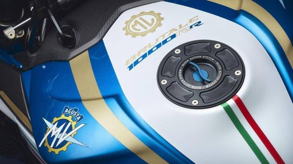 Logo của xe được thiết kế cách điệu theo phong cách MV Agusta, cùng với đó là số thứ tự độc nhất "001/001"