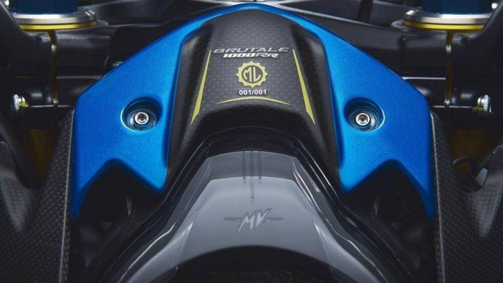 Xe sử dụng khối động cơ 4 xylanh, DOHC, dung tích 998 cc, làm mát bằng dung dịch, sản sinh công suất 208 mã lực