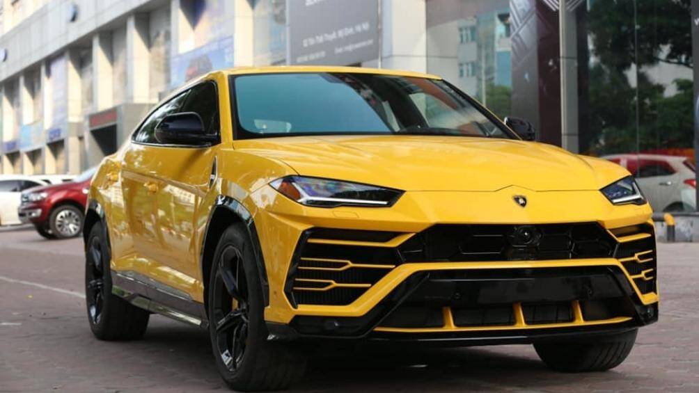 4. Lamborghini Urus (200.000 USD)