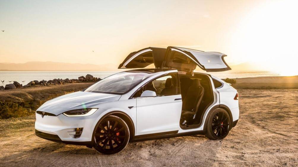 7. Tesla Model X (137.000 USD)
