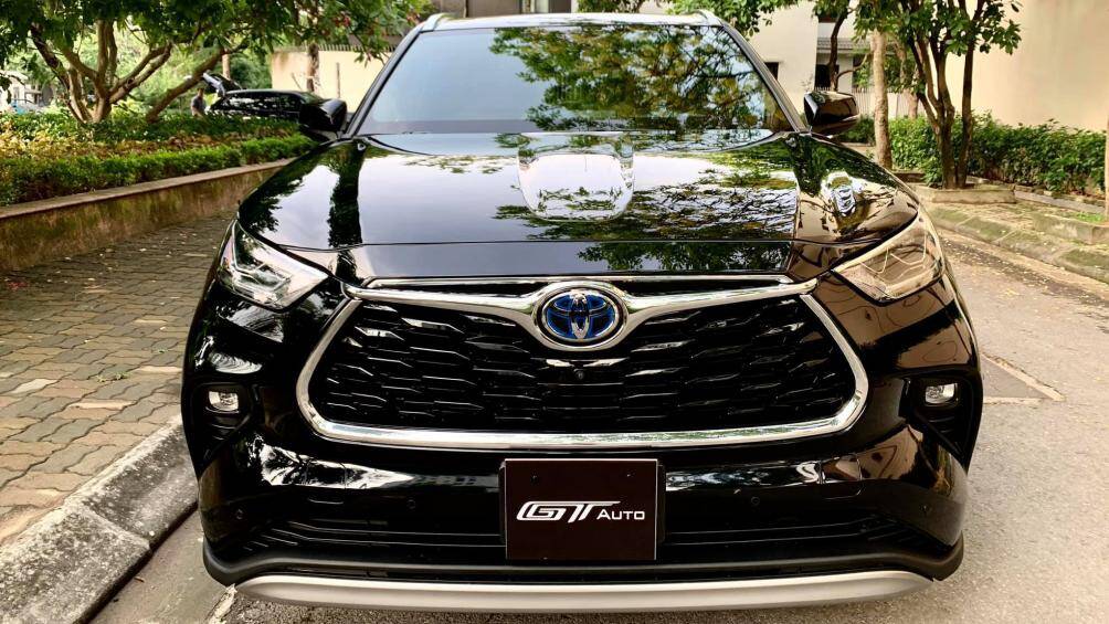 Xe đang được một đại lý tư nhân chào bán với giá hơn 4 tỷ đồng