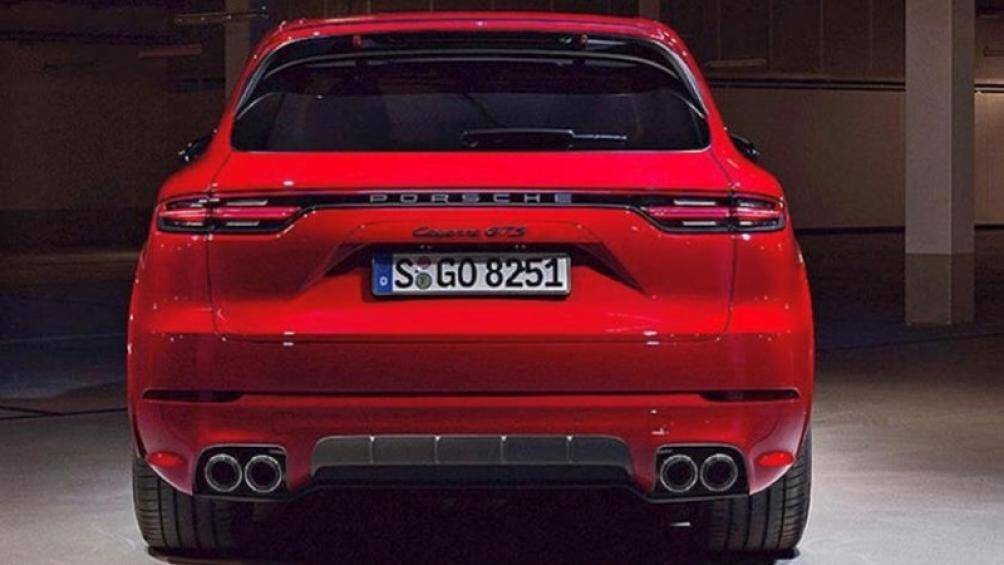 Động cơ này cung cấp cho xe sức mạnh 460 mã lực và 620 Nm mô-men xoắn, truyền sức mạnh đến bốn bánh xe thông qua hộp số PDK 8 cấp