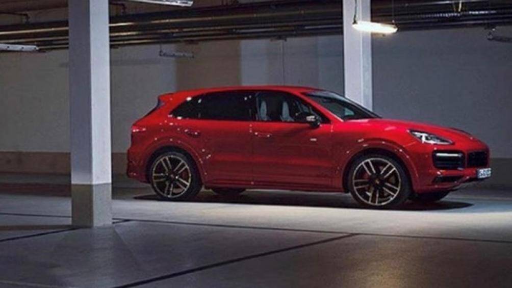 Với sức mạnh đó, Porshce Cayenne Coupe GTS sẽ có khả năng tăng tốc lên 100 km/h trong chỉ 4,5 giây và tốc độ tối đa 268 km/h khi được trang bị gói Sport Chrono