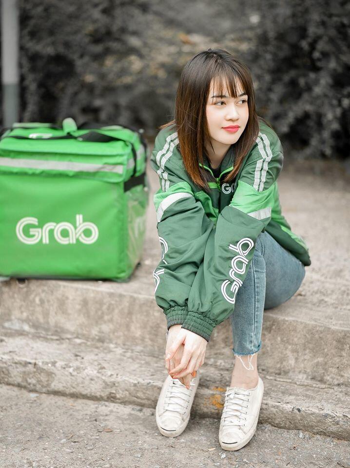 Vẻ đẹp dịu dàng của nữ tài xế Grab xinh đẹp