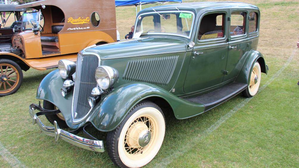 Bởi lẽ vào những năm 1930, chỉ có tầng lớp thượng lưu mới đủ tiền để chi trả cho những chiếc xe có cỗ máy động cơ V8 như Ford Model 18