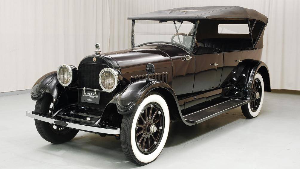 Cadillac Type 51 còn là chiếc xe được trang bị tay lái bên phải đầu tiên trên thế giới