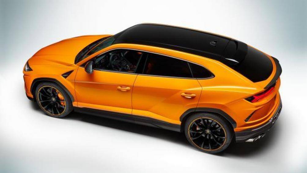 Ngoài màu ngọc trai mới có màu vàng, cam và xanh lá cây, còn có một màu xám kim loại mới có tên là Grigio Keres