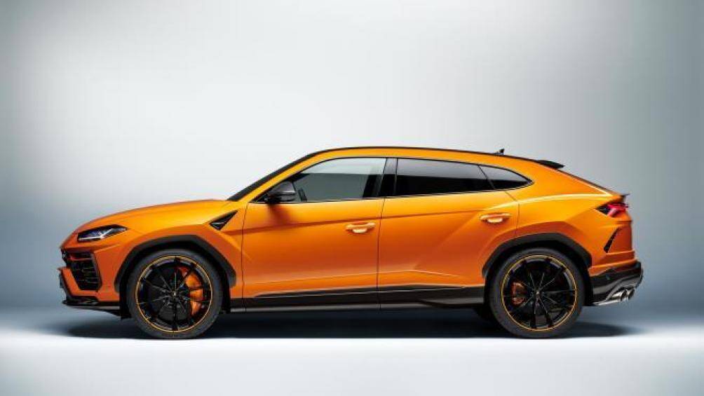 Về công nghệ và an toàn, Lamborghini Urus Pearl Capsule sở hữu thiết kế chìa khóa mới độc quyền và gói hỗ trợ đỗ xe tùy chọn thông minh
