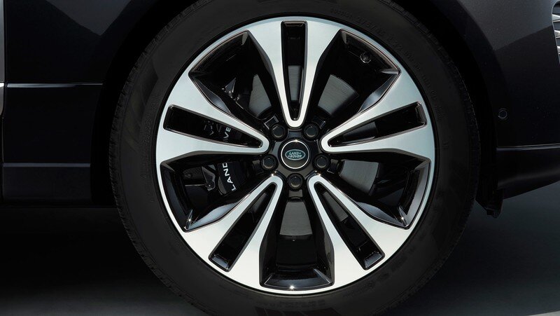 Với số lượng giới hạn, Land Rover sẽ đem lại cho phiên bản đặc biệt Range Rover Fifty thêm tuỳ chọn ba loại sơn ngoại thất nguyên bản năm 1970