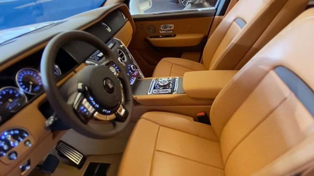 Nói cách khác, thời gian để làm xong chiếc xe mô hình bằng quá nửa thời gian để chế tạo Rolls-Royce Cullinan "hàng thật"