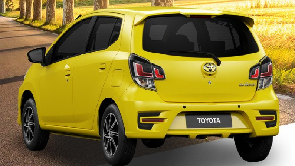 Đèn hậu của mẫu xe này giờ đây có lớp kính trong suốt tích hợp ốp viền đen bắt mắt, thay thế cho dạng màu đỏ truyền thống trước đây