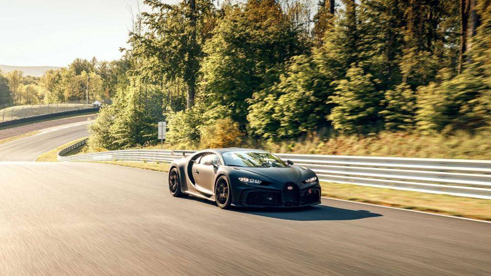 Từ năm 2016 đến nay, những phiên bản tiêu chuẩn của Bugati Chiron không có sự thay đổi và cải tiến