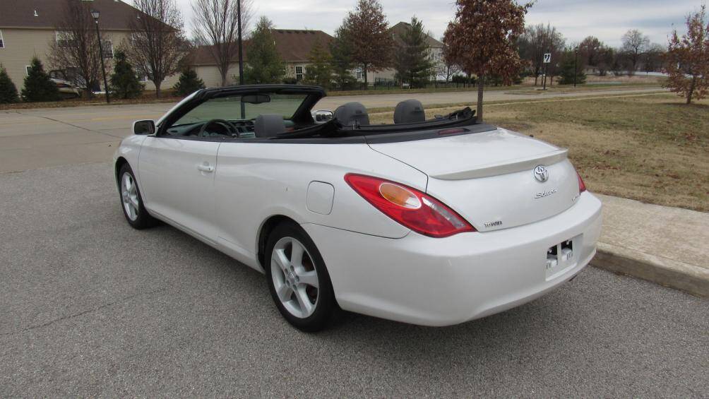 Toyota Solara nói chung và đời 2007 nói riêng hiếm khi xuất hiện trên thị trường xe cũ và hiện đều là xe nhập khẩu. Thời điểm năm 2008, Toyota Solara có giá bán lên tới gần 2 tỷ đồng, xe hiện đang được rao bán với giá 500 triệu đồng chưa qua thương lượng