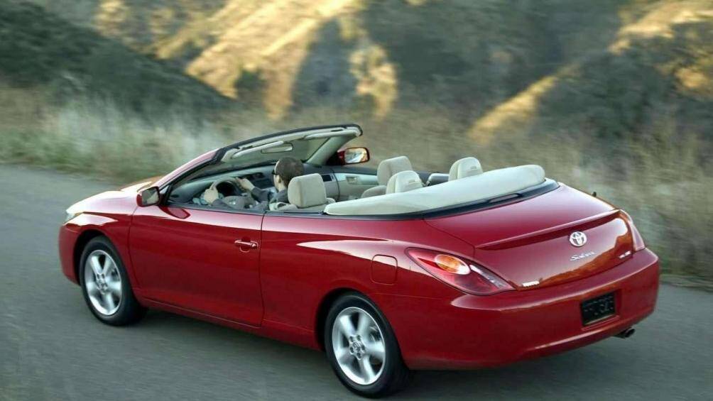 Toyota Solara được sản xuất trong đúng 1 thập kỷ (từ năm 1998 đến năm 2008), trái ngược với sự thành công vang dội của Toyota Camry