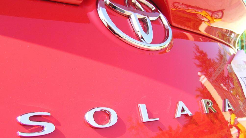 Toyota Solara đời 2007 sử dụng động cơ xăng V6 3.3L hút khí tự nhiên cho công suất tối đa 210 mã lực, đi kèm hộp số tự động 5 cấp