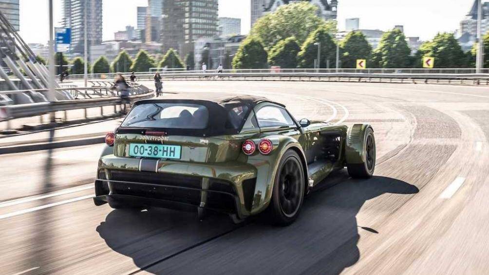 Donkervoort cũng trang bị hệ thống phanh với heo 6 piston cho mỗi bánh trước và tuỳ chọn heo 6 piston cho cả bánh sau