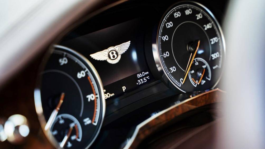 Nhờ cỗ máy “hàng khủng” W12 cực mạnh với công suất 600 mã lực và mô-men xoắn 900Nm, Bentayga W12 từ vị trí đứng yên lên 100km/h trong 4,1 giây