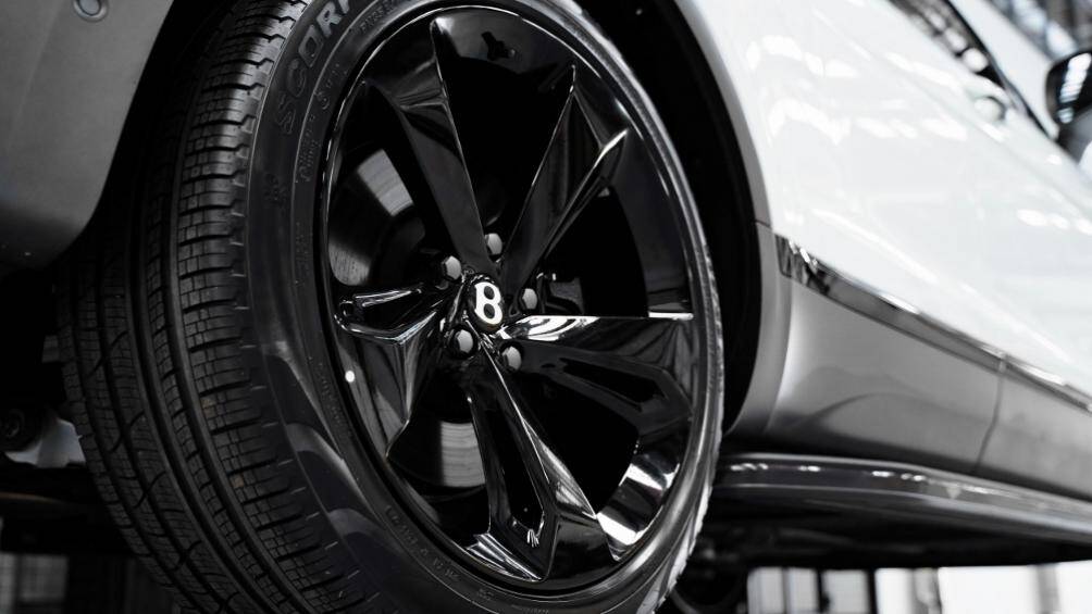 Hiện cả 2 chiếc xế sang đều đang được trưng bày trong showroom chính hãng tại TP.HCM, giá bán chưa được công bố chính thức