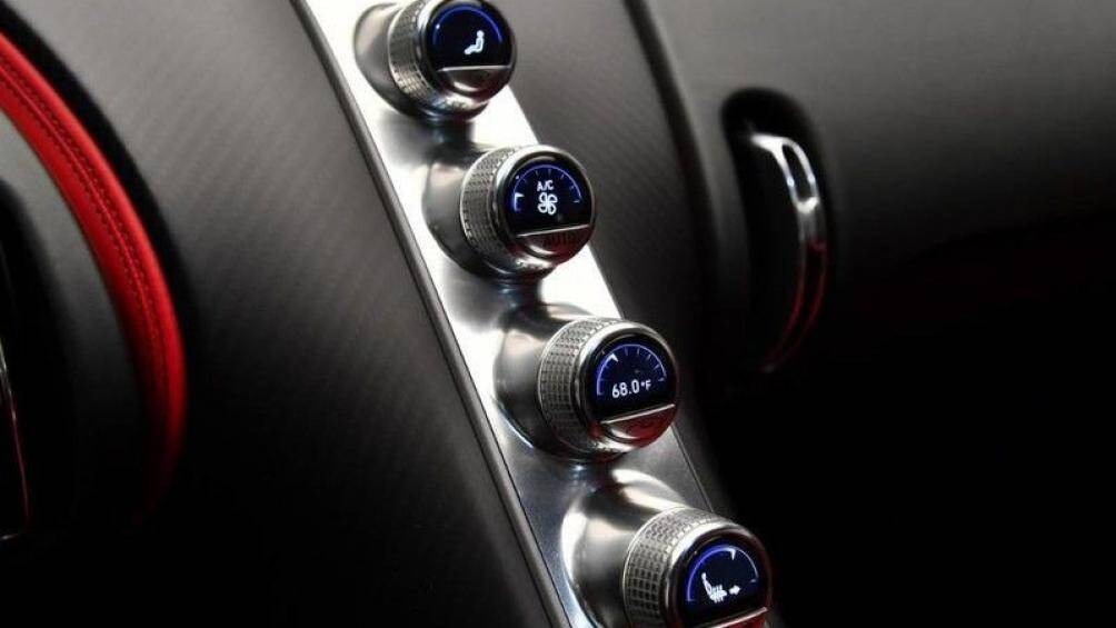 Xe có khả năng tăng tốc từ 0 đến 100 km/h trong 2,5 giây, 200 km/h trong 6,5 giây và từ 300 km/h trong 13,5 giây, tốc độ tối đa là 420km/h