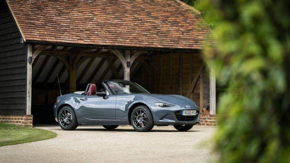 Phiên bản đặc biệt Mazda MX-5 R-Sport nổi bật với màu sơn xám đậm Polymet Grey chỉ giới hạn 150 chiếc đã có mặt tại thị trường Anh