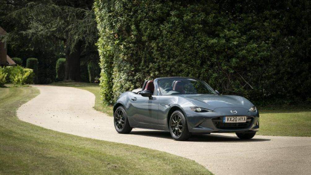 Mazda MX-5 R-Sport 2021 có giá từ 27.700 bảng Anh (khoảng 800 triệu đồng) tại Anh