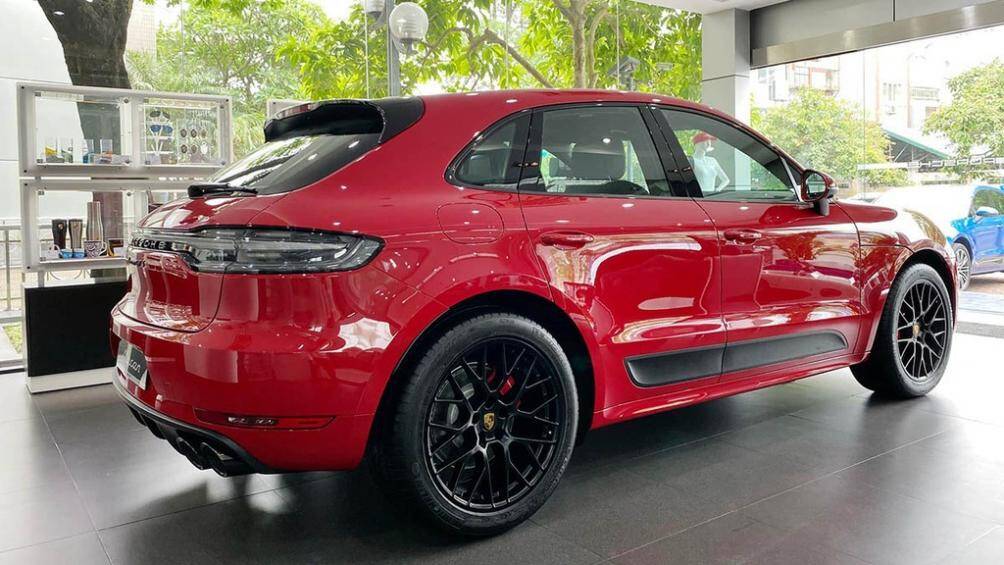 Sau đó, Porsche Việt Nam công bố mức giá tiêu chuẩn cho Macan GTS mới này là từ 4,28 tỷ đồng