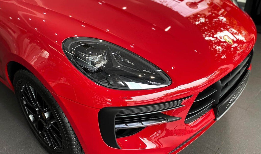 Phần đèn pha LED với tính năng PDLS và đèn hậu 3D với dải LED mảnh chạy ngang được làm tối màu hơn