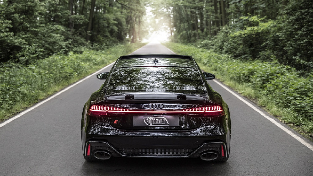 Audi cho biết mẫu xe hiệu suất cao mới tăng tốc 0-96 km/h trong 3,5 giây. Thực tế lái thử của Auditography chỉ mất 3,38 giây