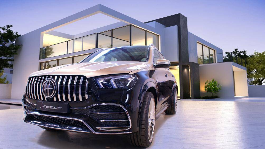 Ngoài ra, xe còn được trang bị lưới tản nhiệt mới với các thanh dọc trông mạnh mẽ hơn cùng những điểm nhấn mạ chrome sáng bóng