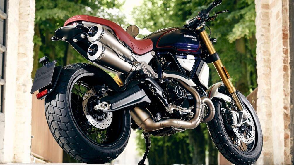 Phiên bản đặc biệt này có tên gọi là Ducati Scrambler Club Italia và chỉ được sản xuất 80 chiếc để dành tặng cho những thành viên của Scuderia Club Italia